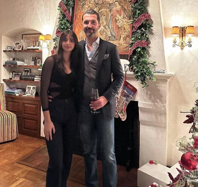 开云体育网址-48岁佩贾现状：老了越来越帅，老婆女儿都是美女，成为NBA高管