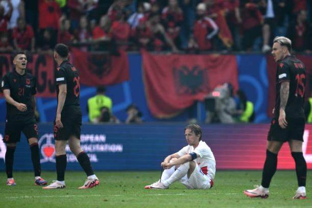 1718810410428041280.jpg 1718810399444.jpg