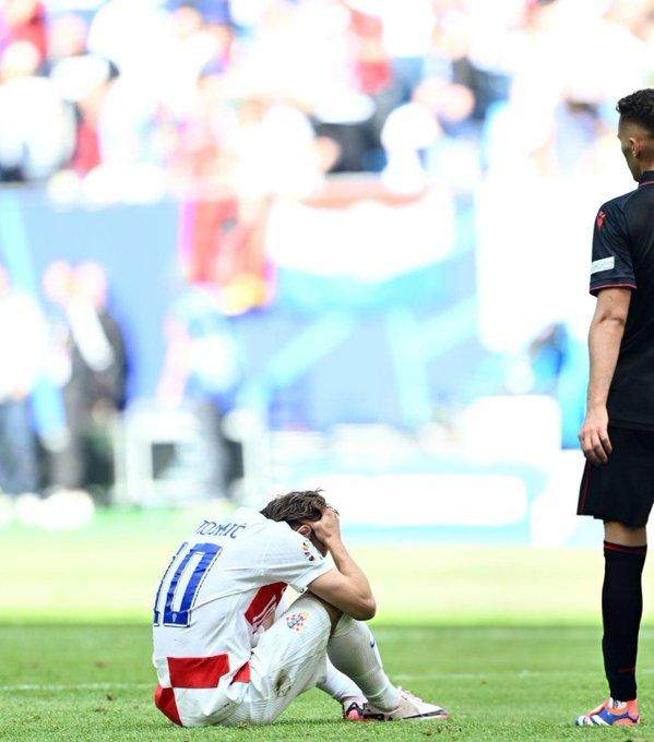 1718811930392074204.jpg 1718811913826.jpg