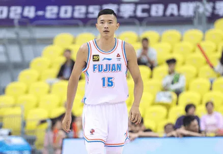 陈林坚：在场上打得很放松，现在慢慢学会主动交流了