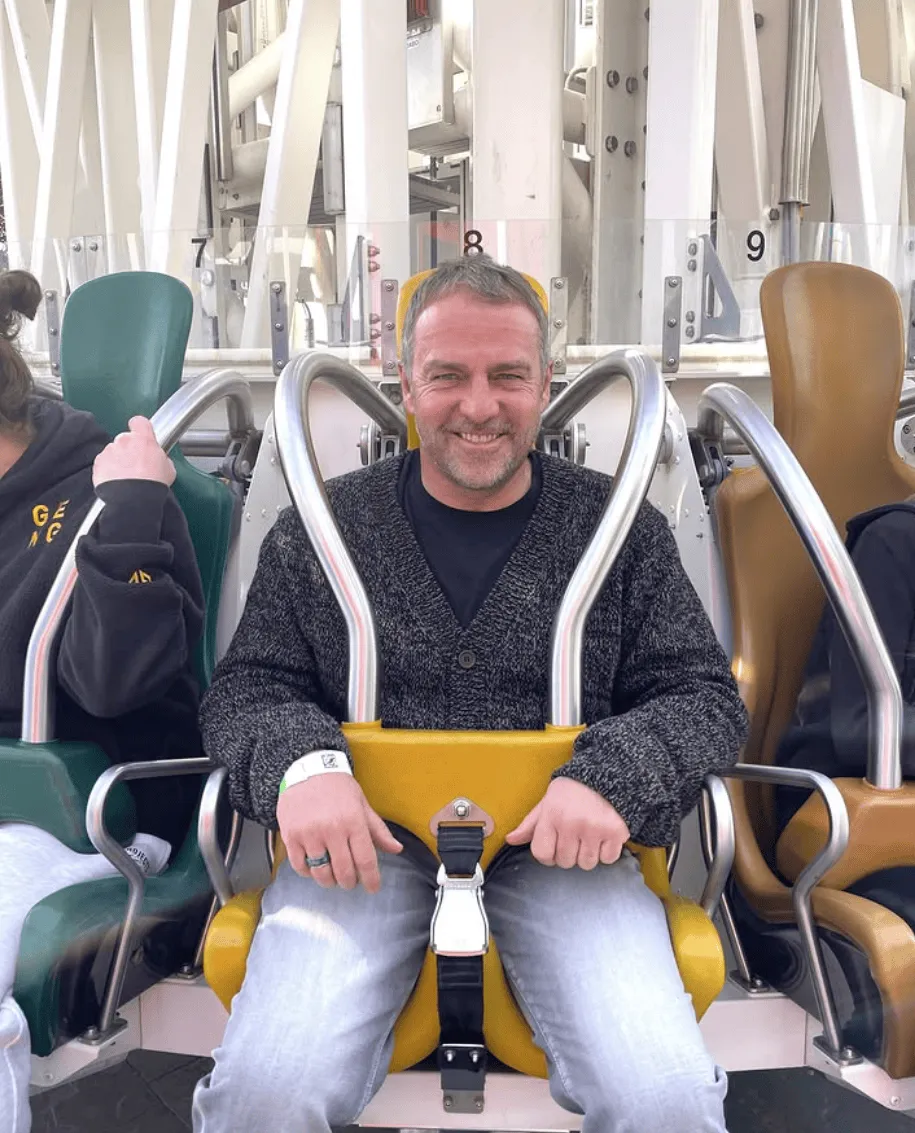 开云入口-弗里克假期前往游乐园游玩，明日国脚回归球队恢复训练